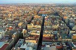 <p>Mexico Cty. Oficjalnie zamieszkuje miasto 30 milinów osób. A w rzeczywistości mieszka tu tyle ludzi ile w Polsce.</p> img_0054