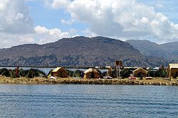  Jezioro Titicaca. Trzcinowe wyspy Uros.