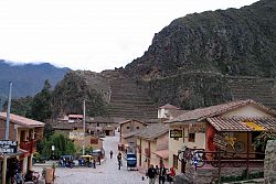  Twierdza Ollantaytambo w dolinie rzeki Urubamby.