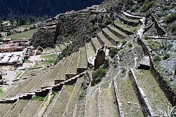  Twierdza Ollantaytambo w dolinie rzeki Urubamby..
