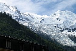 To okrągławe w środku to szczyt Blanka Mont Blanc